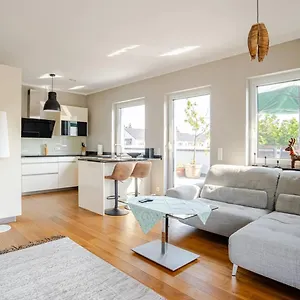 Luxurioese Mit Terrasse, Balkon Und Wasserbett - 24h Check-in , Garbsen Deutschland